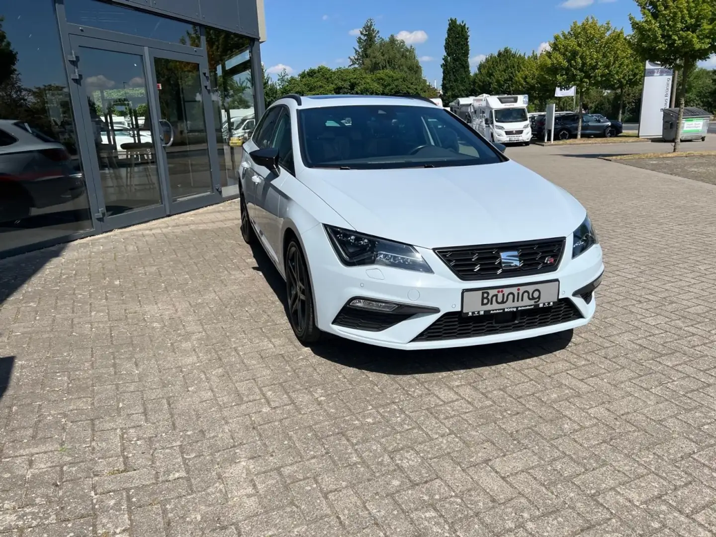 SEAT Leon ST 2.0 TDI FR Black Matt Edition AHK Klima Navi Grigio - 2