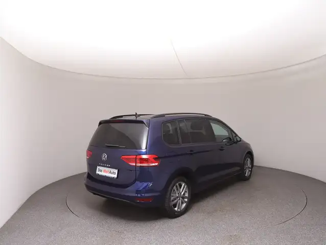 Volkswagen Touran view 4