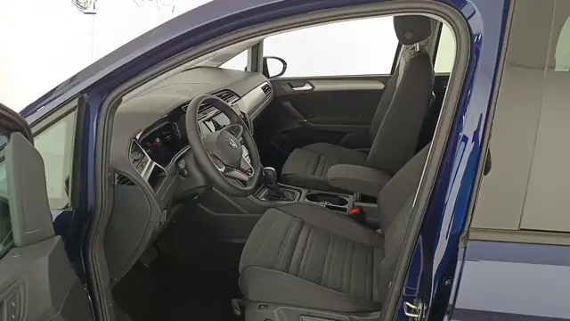 Volkswagen Touran view 8