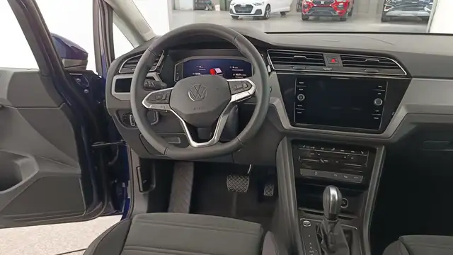 Volkswagen Touran view 12