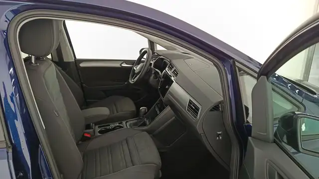 Volkswagen Touran view 9