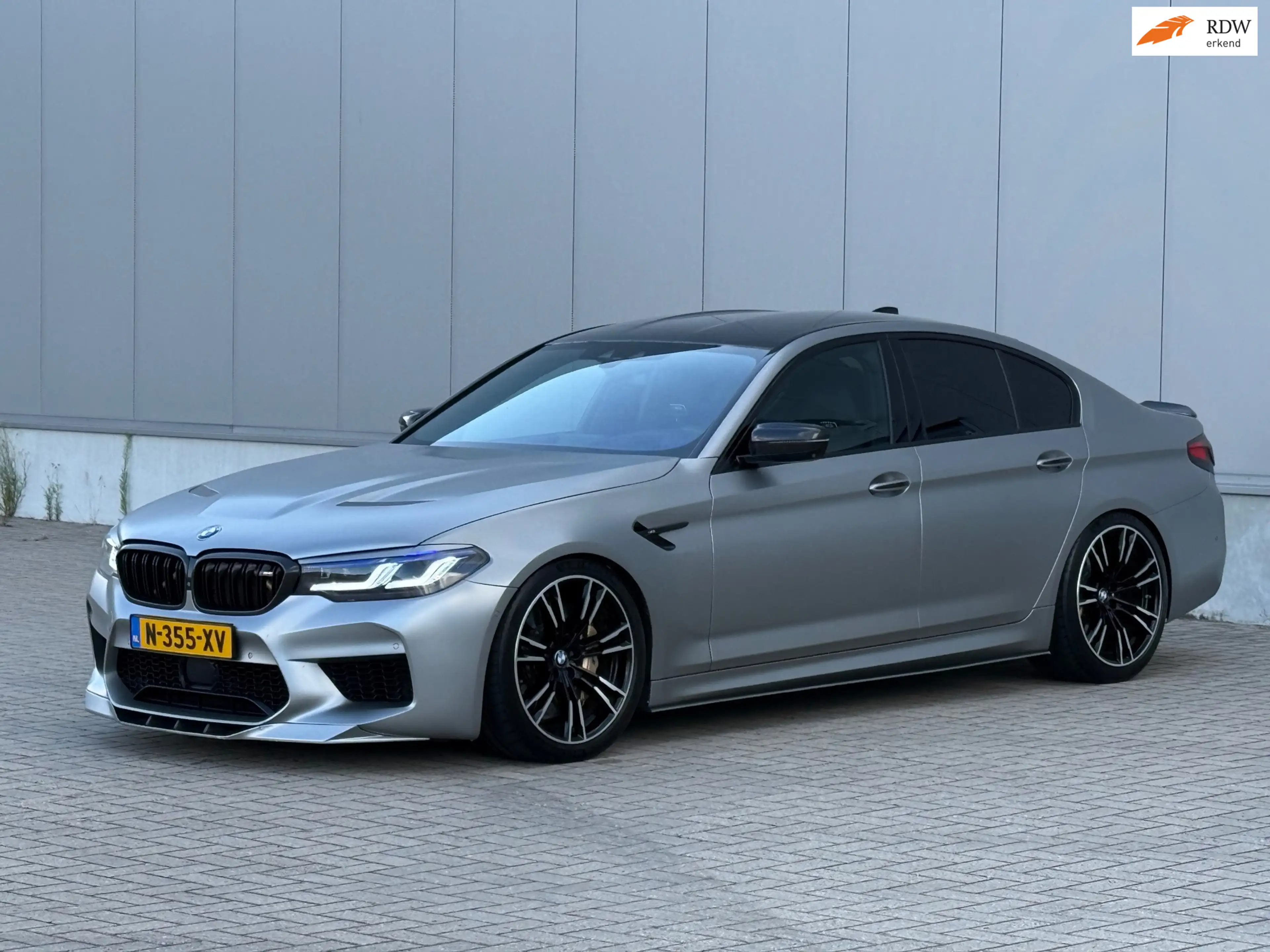 BMW M5 5-serie V8 4.4 CARBON B&W VOL OPTIES