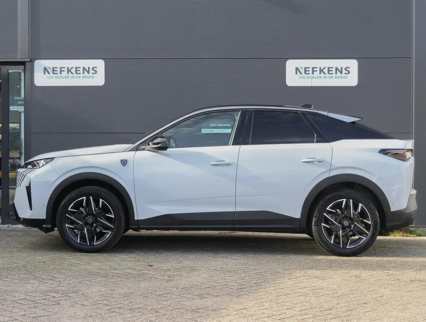 Peugeot 3008 SUV GT Hybrid 136 pk Automaat | Stoelverwarming | Wit - 2