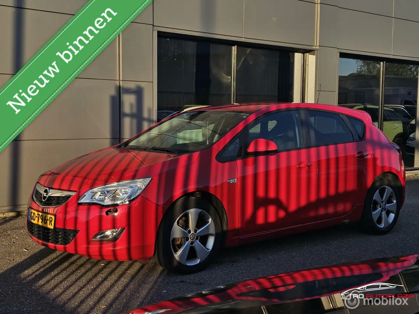 Opel Astra 1.4 Turbo Business Edition Rojo - 1