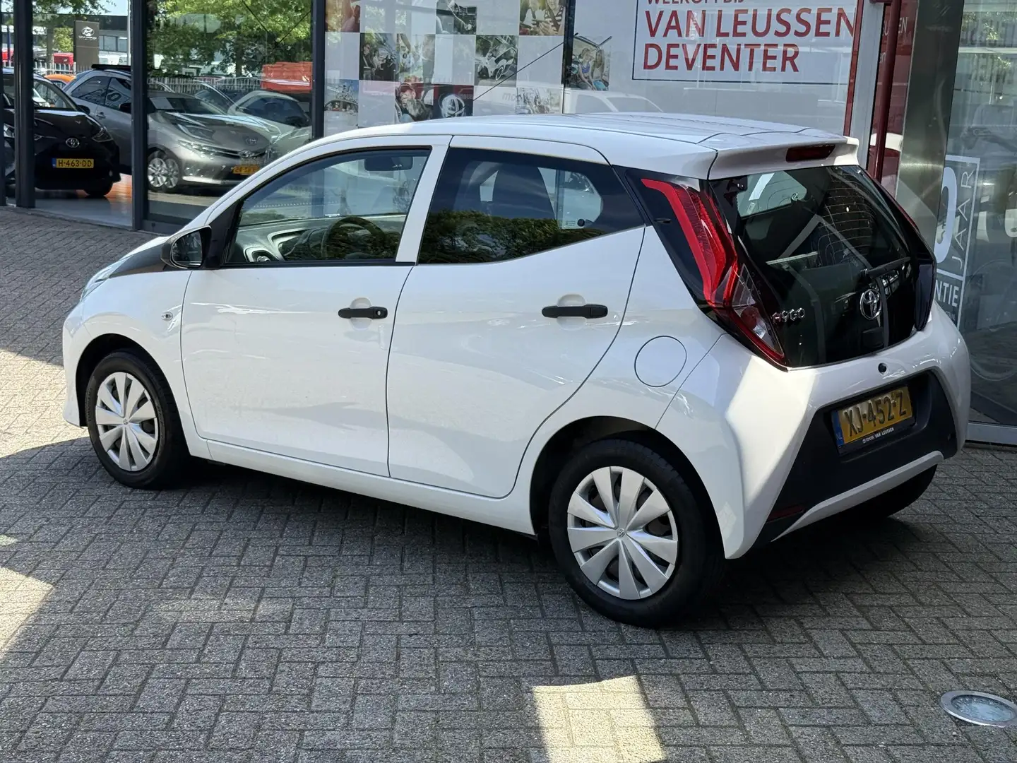 Toyota Aygo 1.0 VVT-i x-fun NL-AUTO RADIO AIRCO BLUETHOOTH ACH Wit - 2