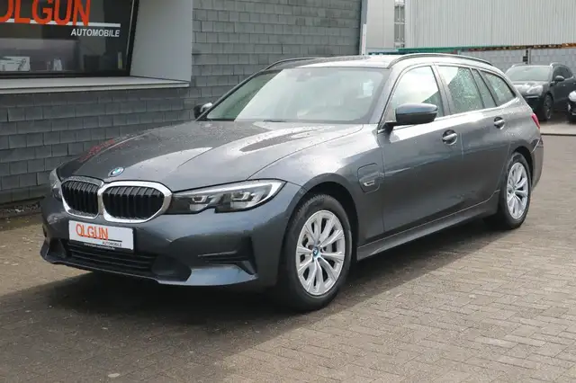 Bmw 330 e Touring xDrive Advantage *NAVI*LED*PDC*