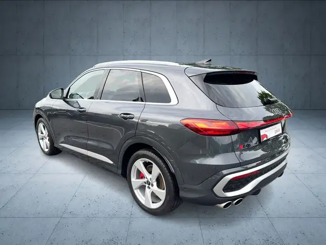Audi SQ5 view 3