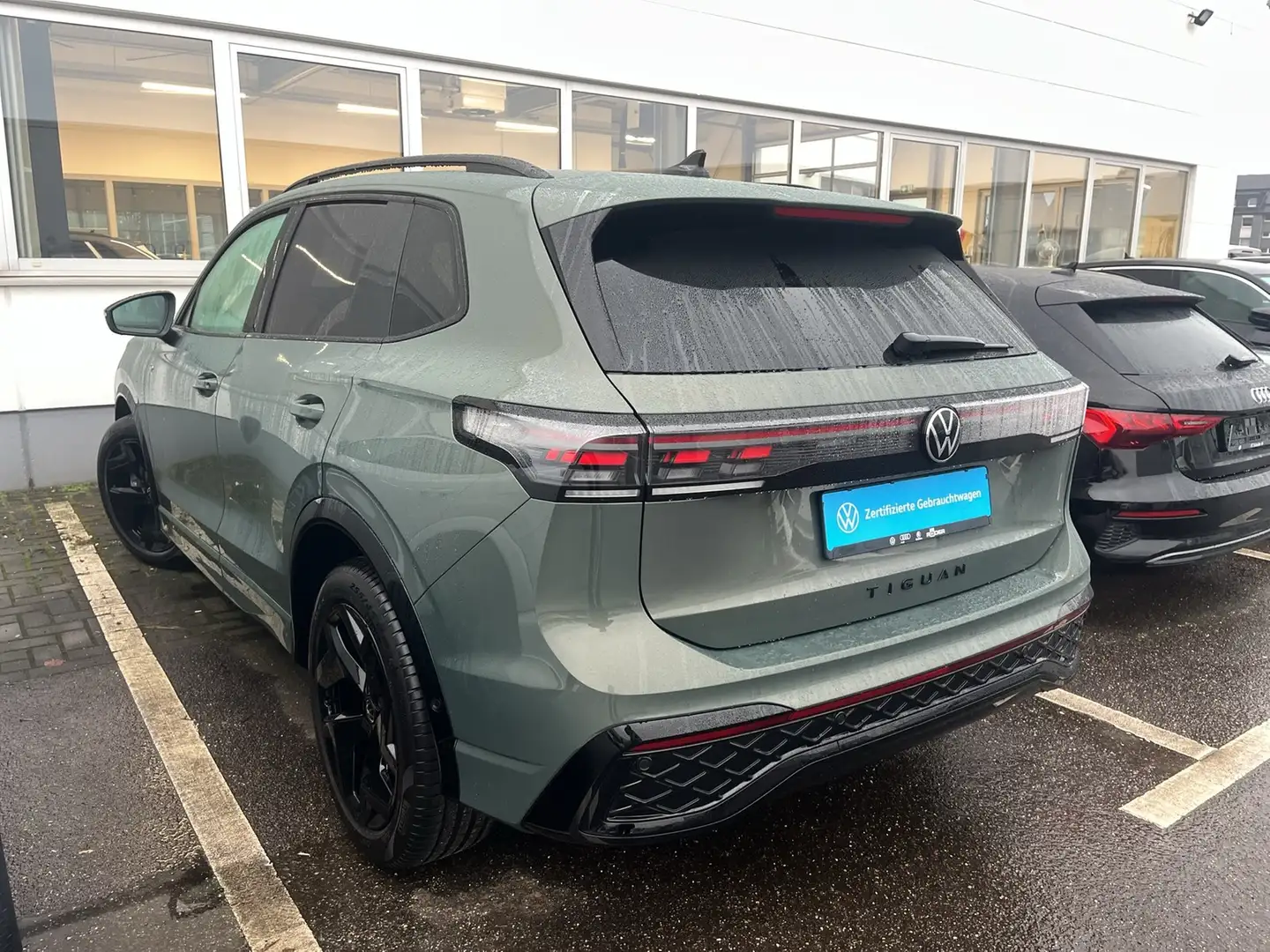 Volkswagen Tiguan III 2.0 TDI R-Line Matrix Pano StaHz AHK Grün - 2