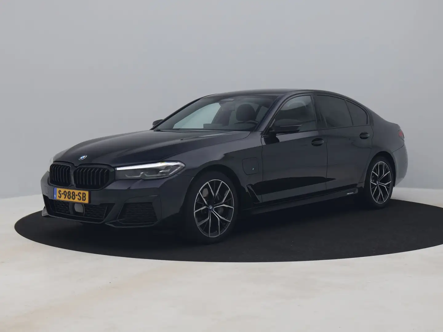 BMW 5-serie 545e xDrive M-Sport | CAMERA | ADAPTIVE | Bleu - 1