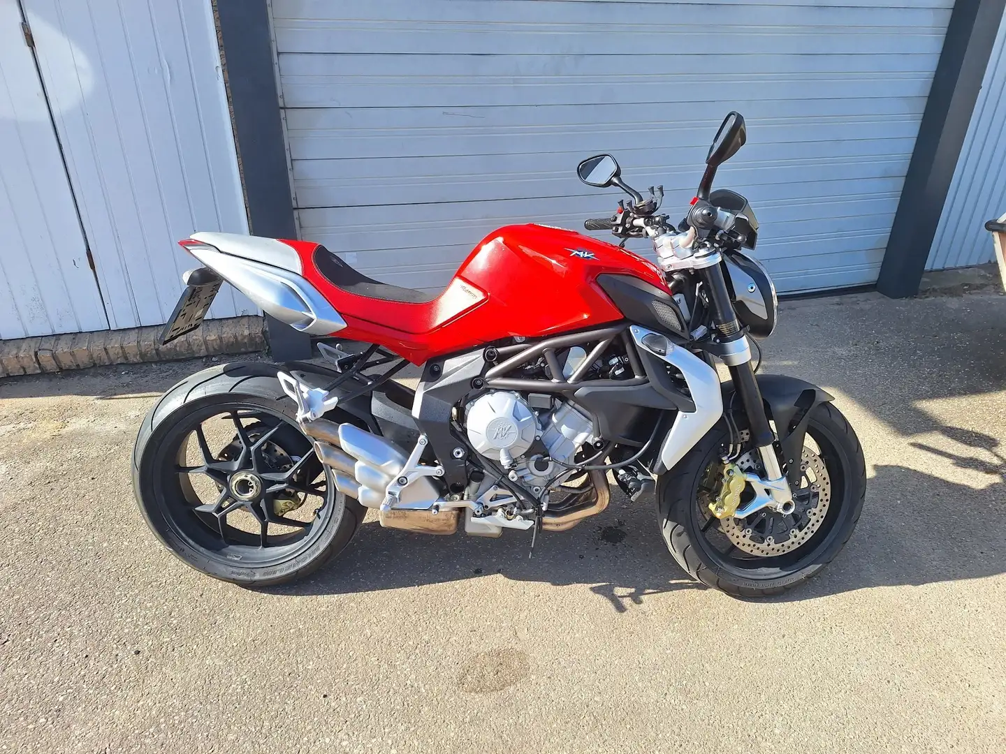 MV Agusta Brutale 675 Roşu - 2