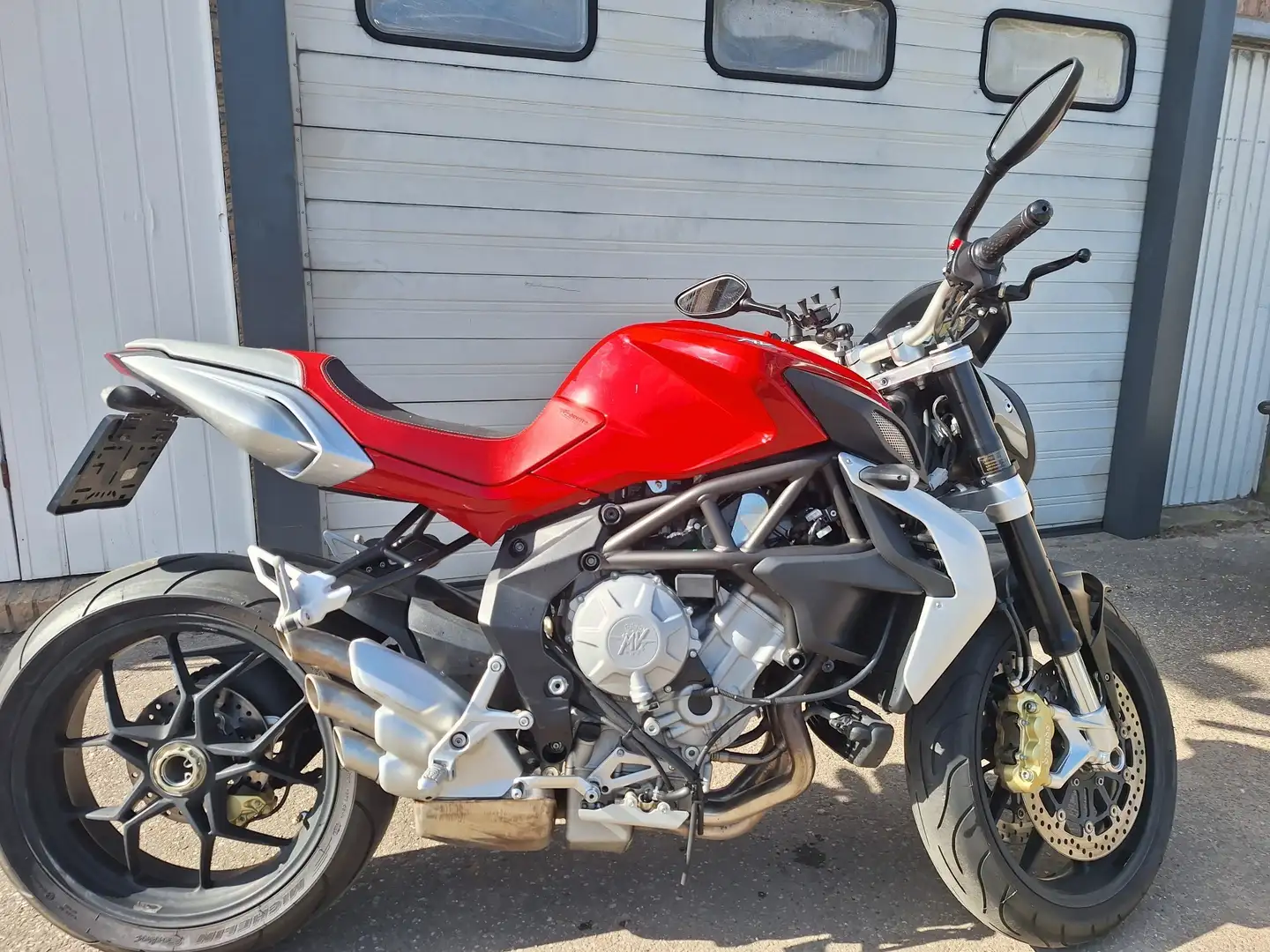 MV Agusta Brutale 675 Roşu - 1
