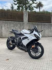 Vendo mi Triumph Daytona 660 del ano ____ con solo