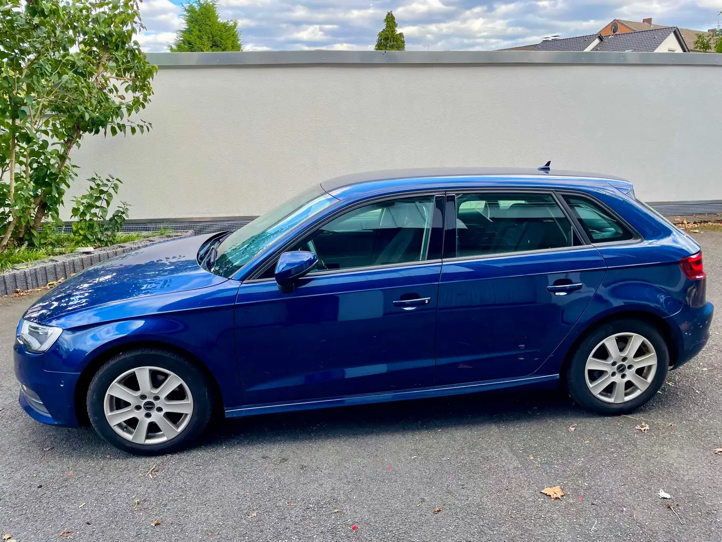 Audi A3 1.6 TDI Sportback Navi 1.Hand Bi-Xenon Blau - 2