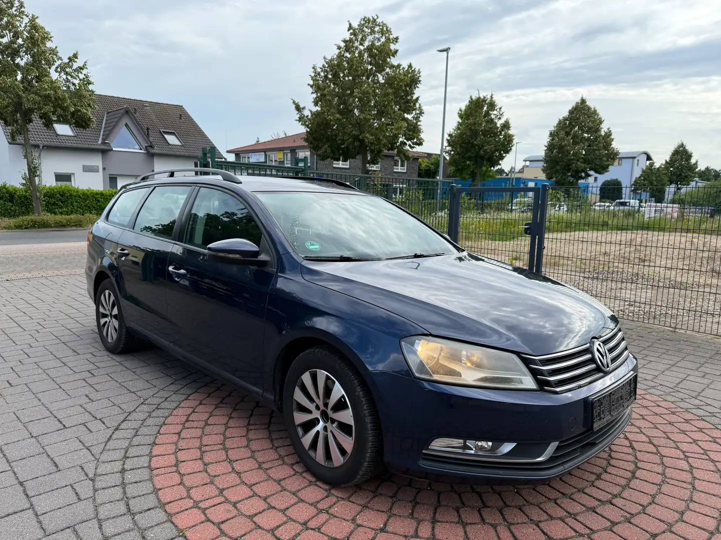 Volkswagen Passat Variant 2.0 TDI Comfortline BMT NAVI+TEMPMAT+AHK+SHZ Blau - 2
