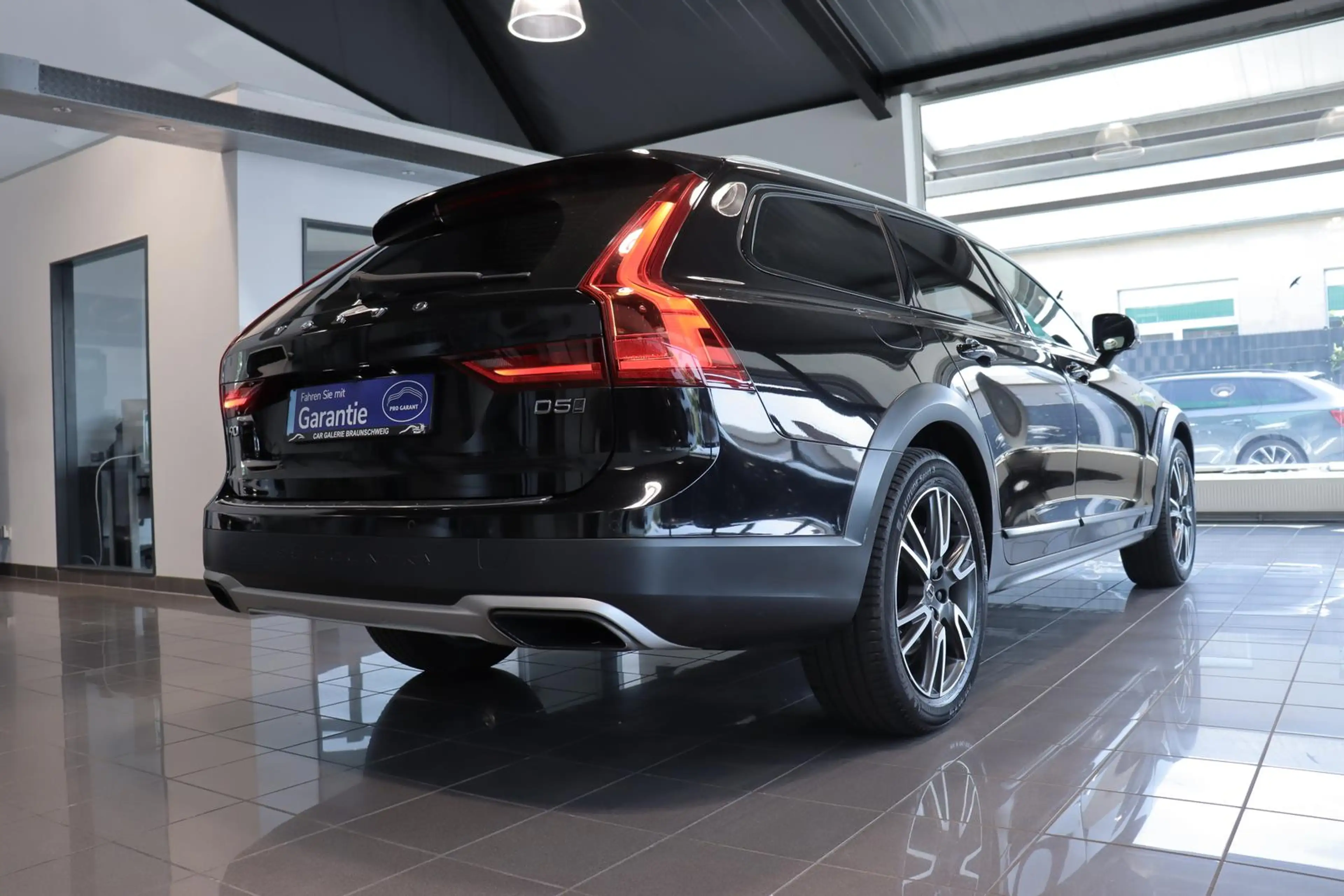 Volvo V90 Cross Country 2.0 Diesel*STANDHEIZ.*AHK*LED* — photo 5