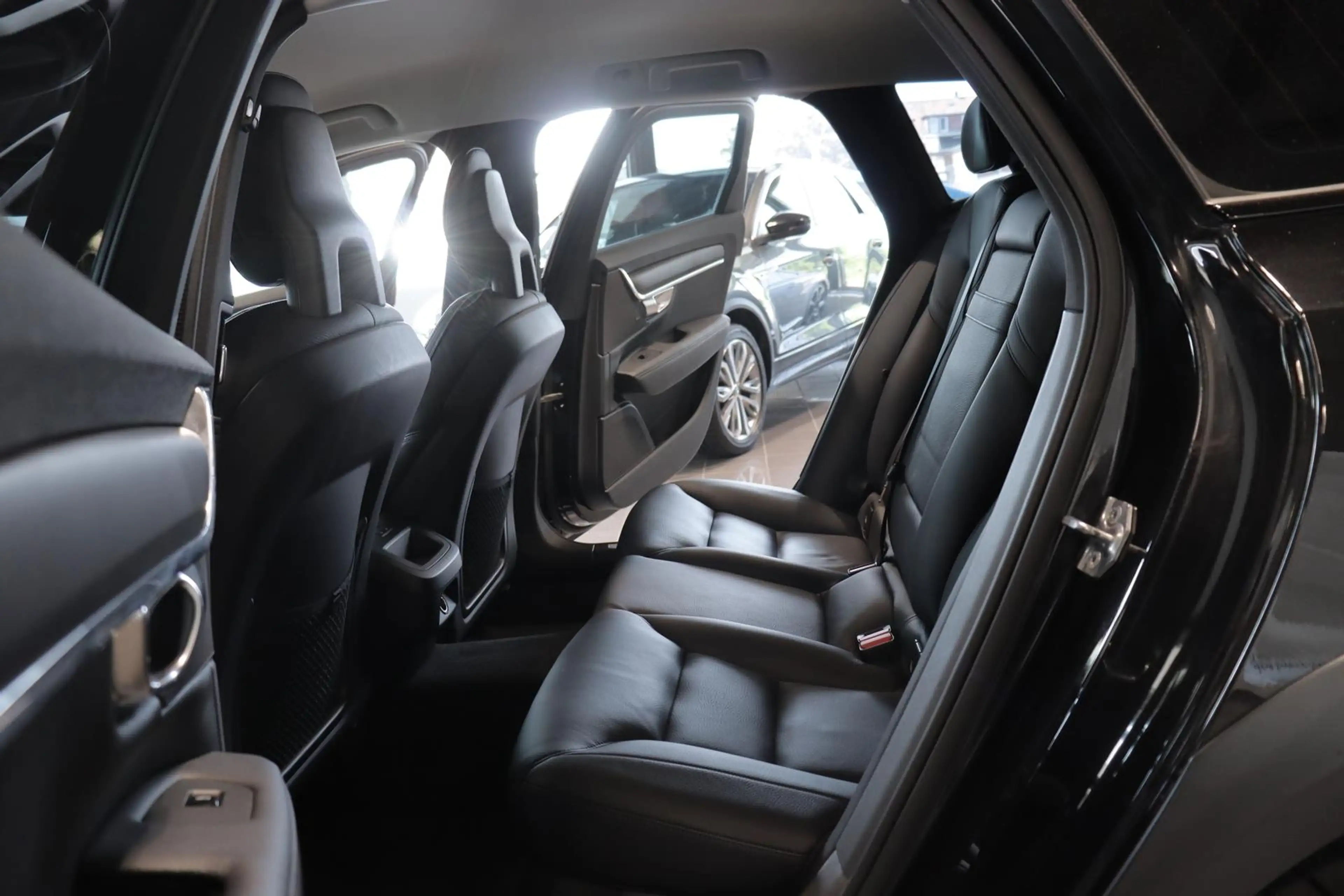 Volvo V90 Cross Country 2.0 Diesel*STANDHEIZ.*AHK*LED* — photo 10