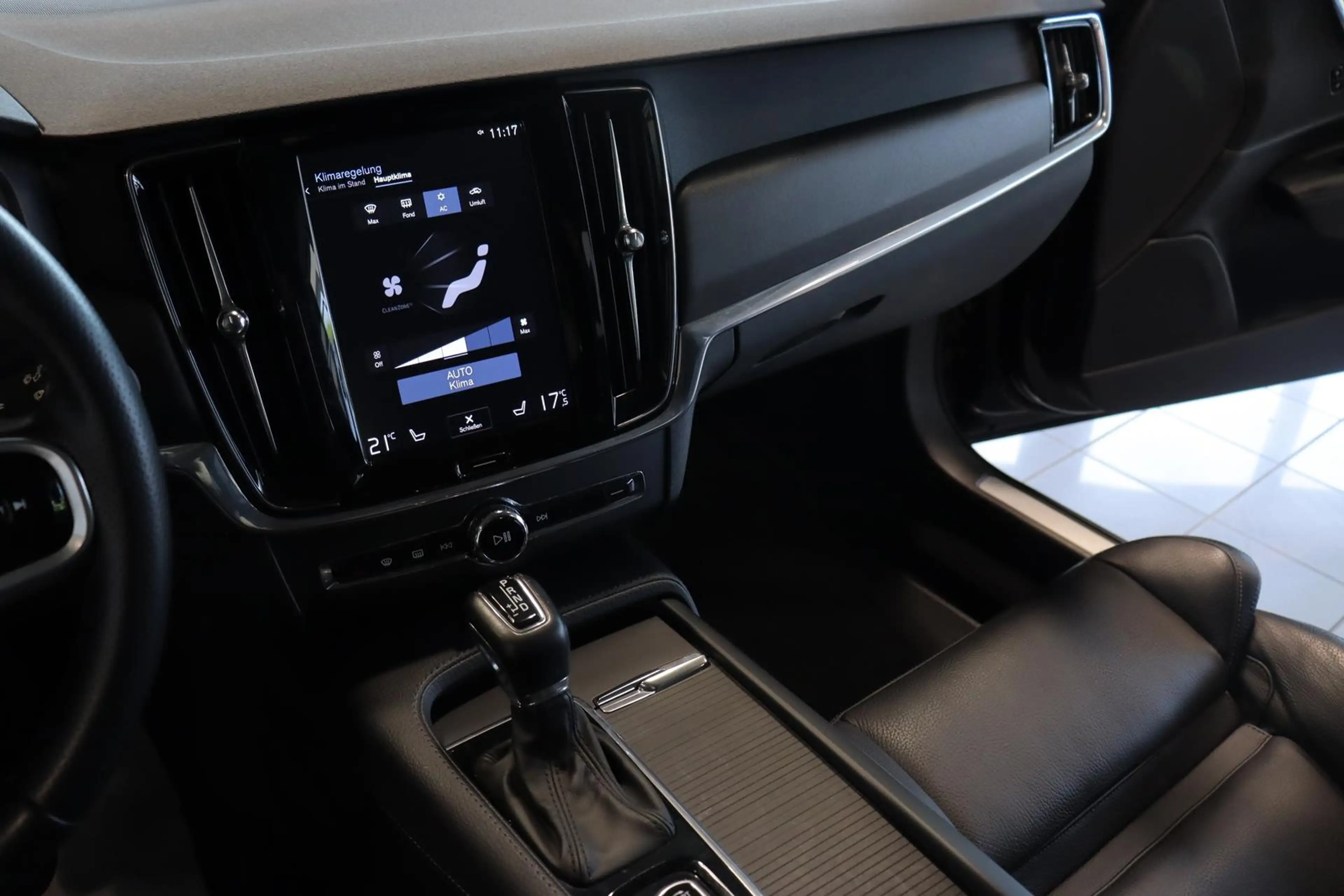 Volvo V90 Cross Country 2.0 Diesel*STANDHEIZ.*AHK*LED* — photo 14