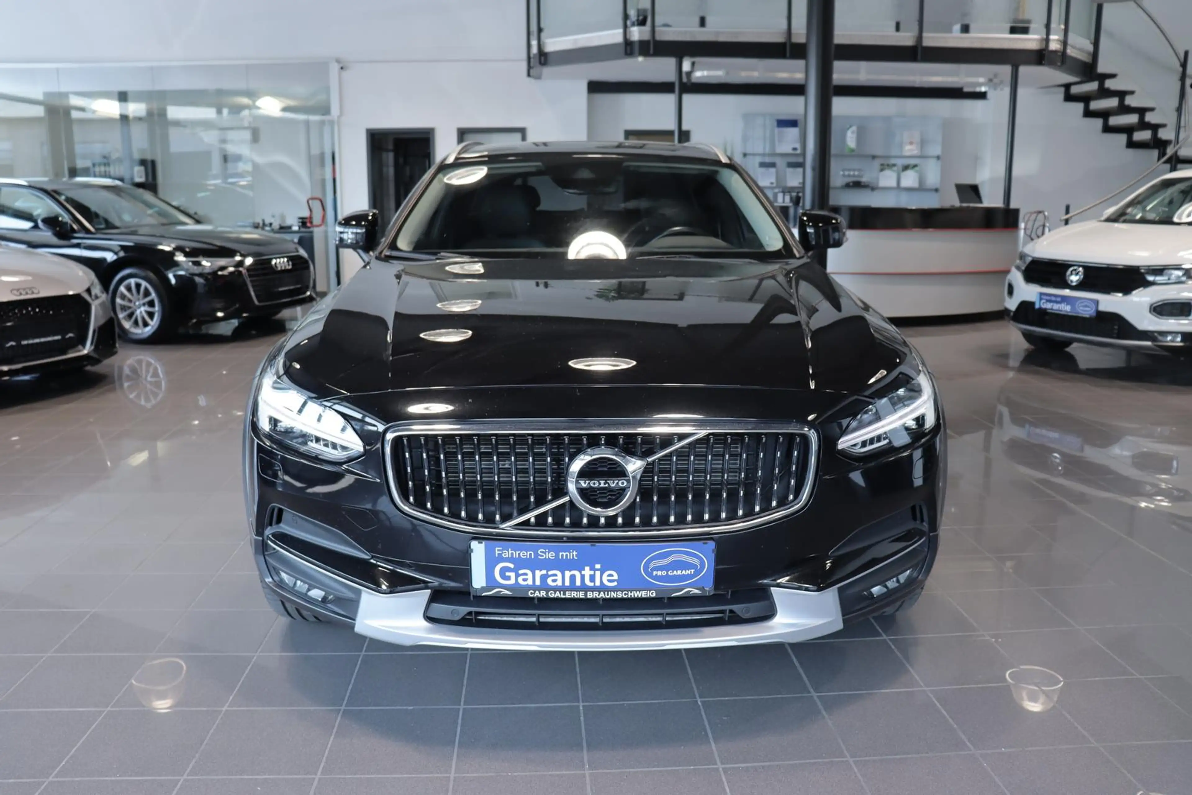 Volvo V90 Cross Country 2.0 Diesel*STANDHEIZ.*AHK*LED* — photo 6