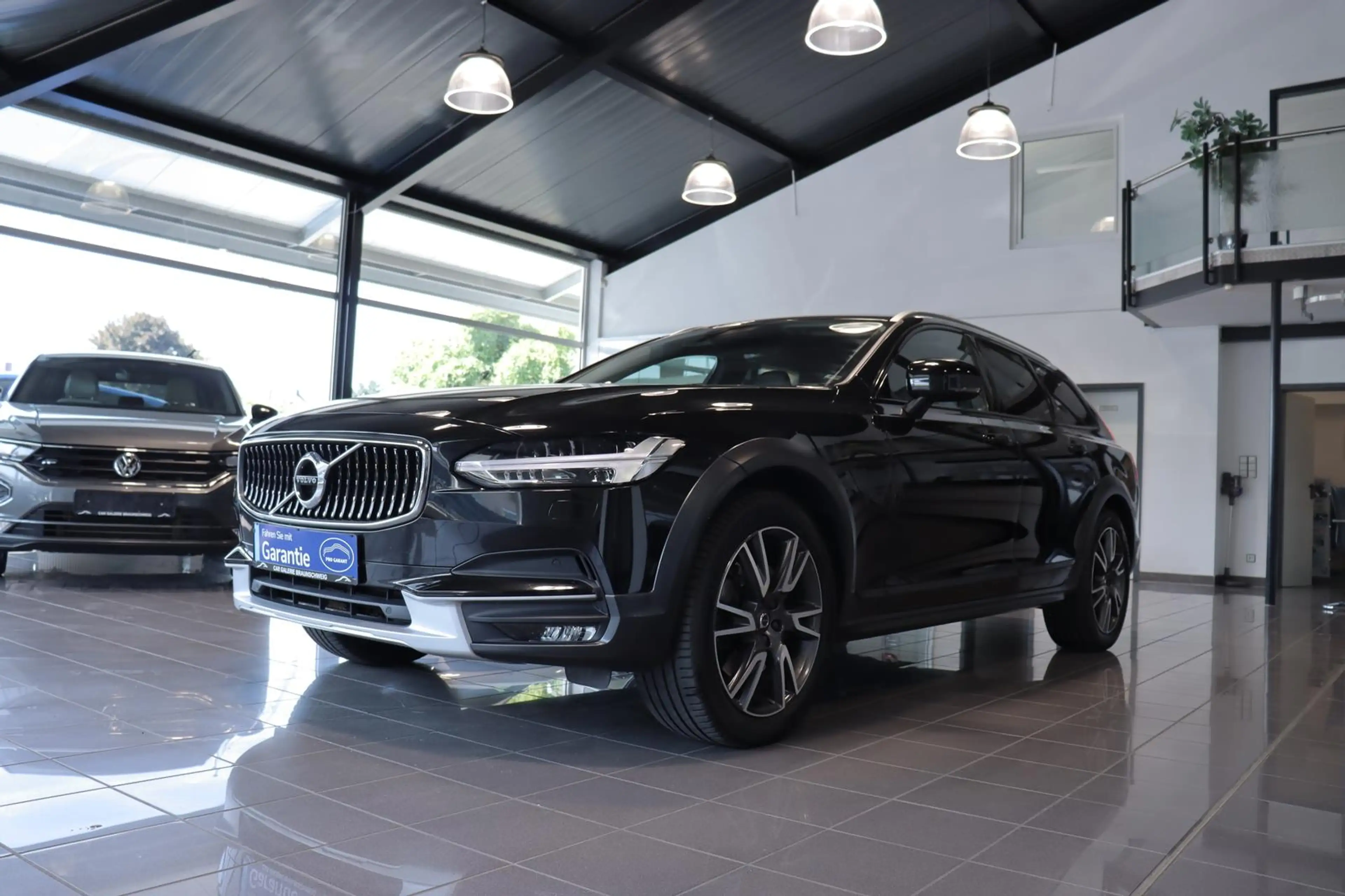 Volvo V90 Cross Country 2.0 Diesel*STANDHEIZ.*AHK*LED* — photo 4