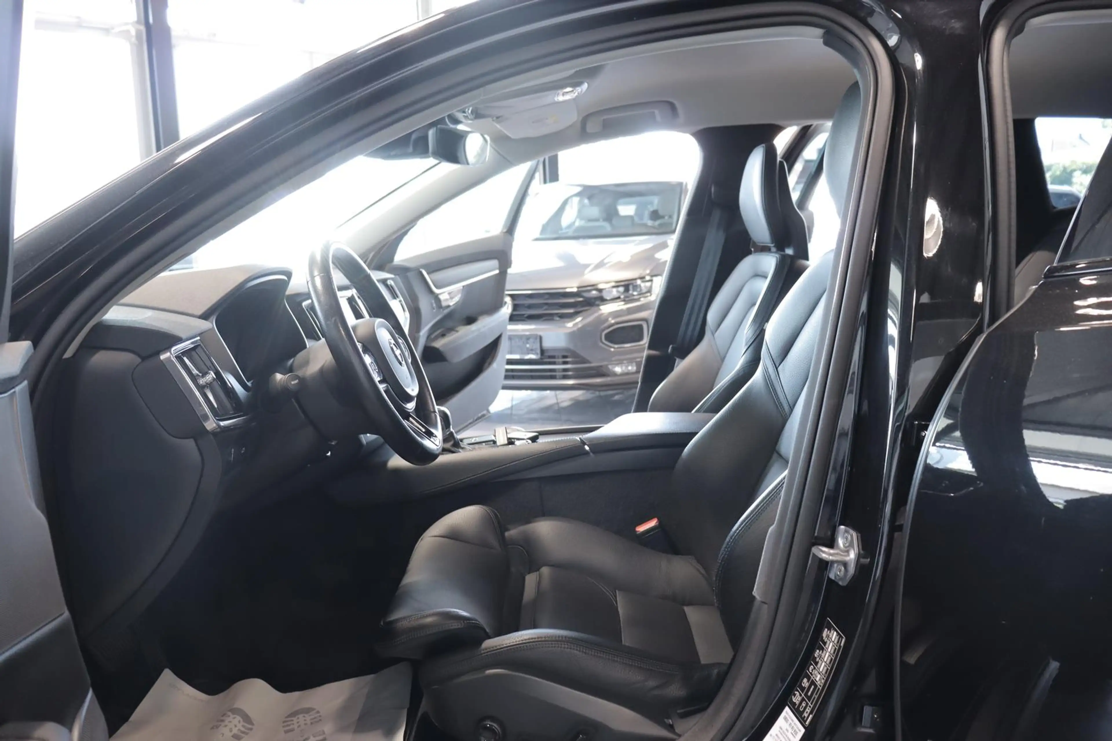 Volvo V90 Cross Country 2.0 Diesel*STANDHEIZ.*AHK*LED* — photo 8