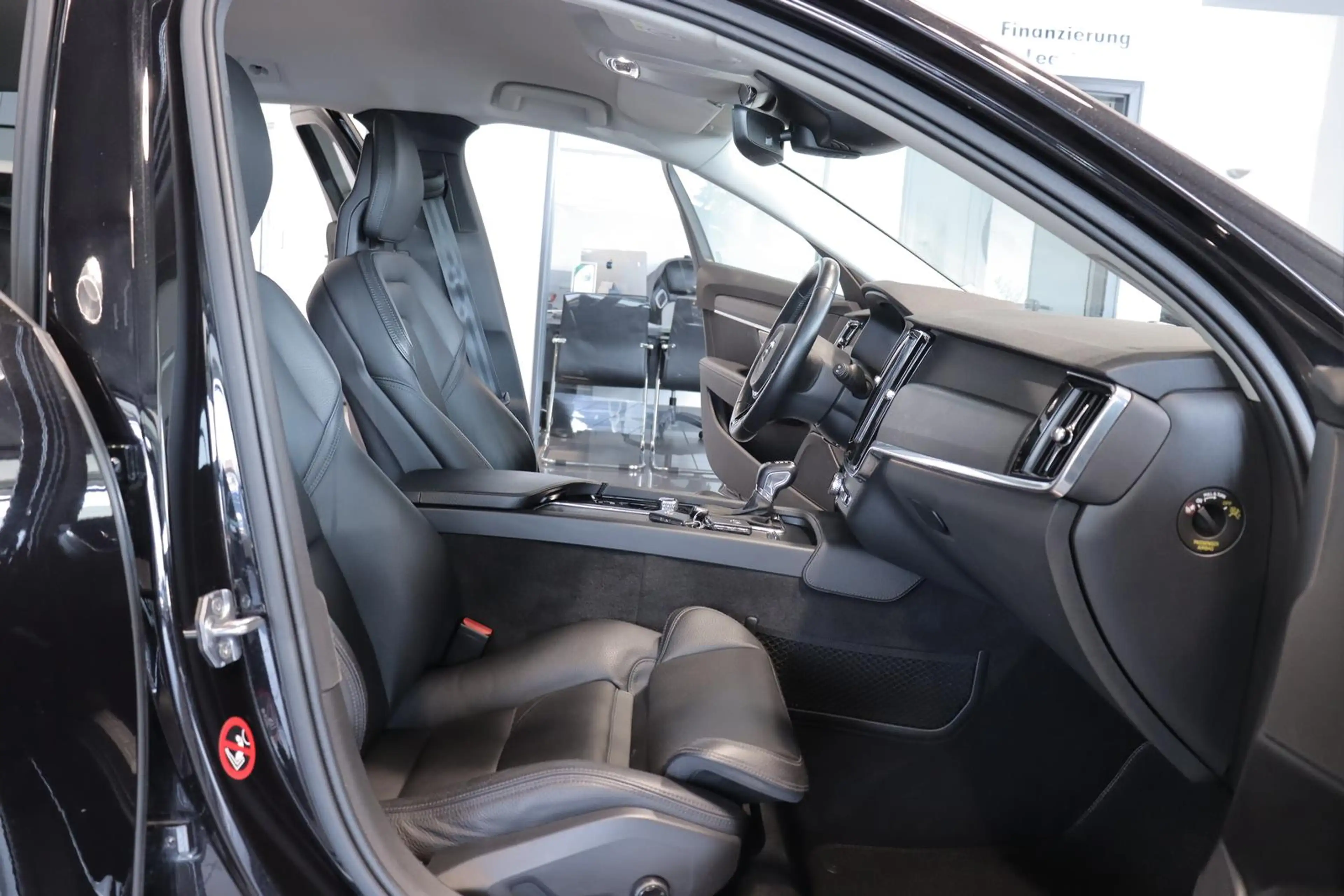 Volvo V90 Cross Country 2.0 Diesel*STANDHEIZ.*AHK*LED* — photo 13