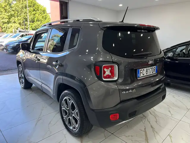 Jeep Renegade view 4
