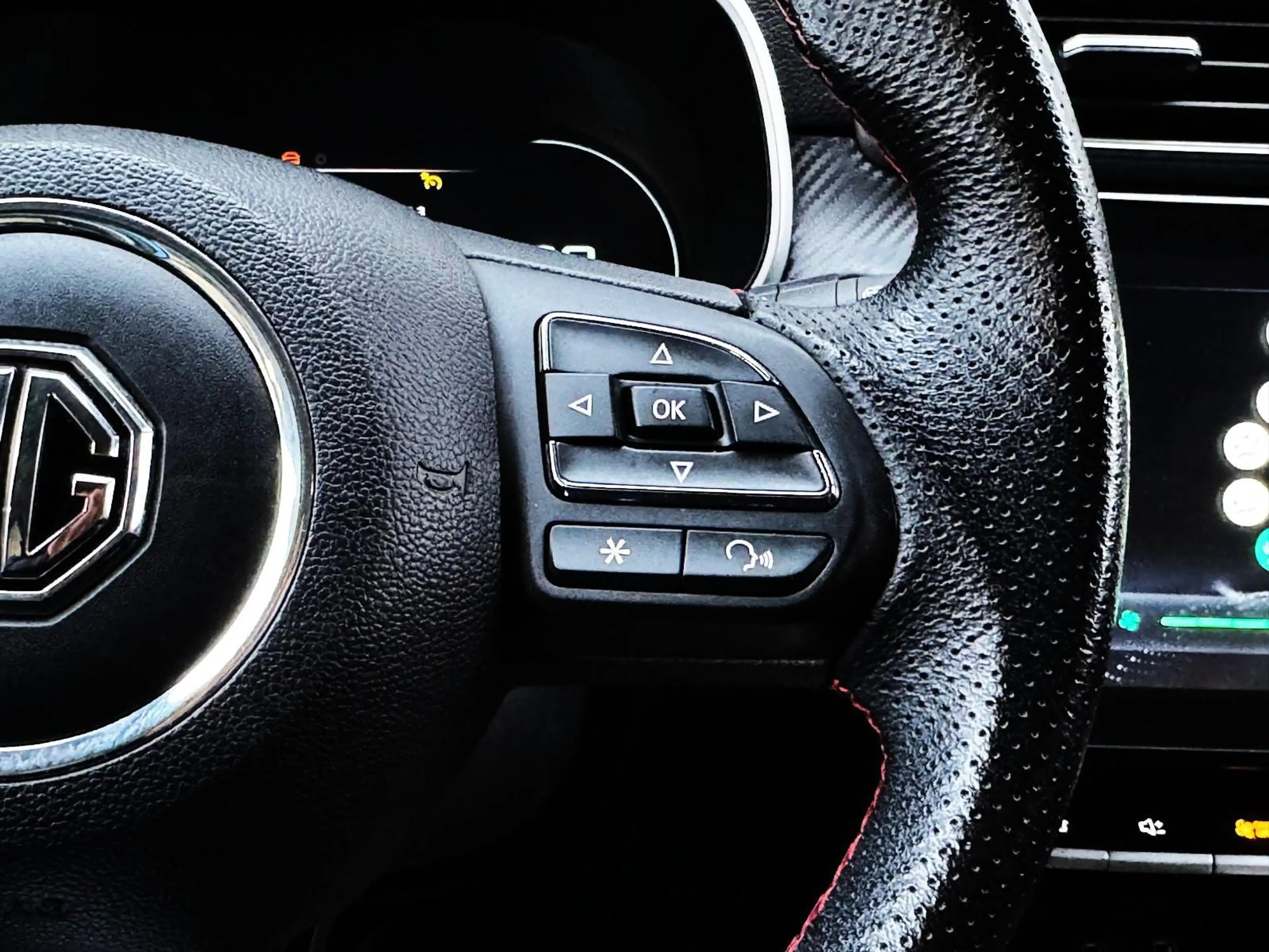 MG ZS MG EV ZS 1.0 T-GDI Luxury — photo 13