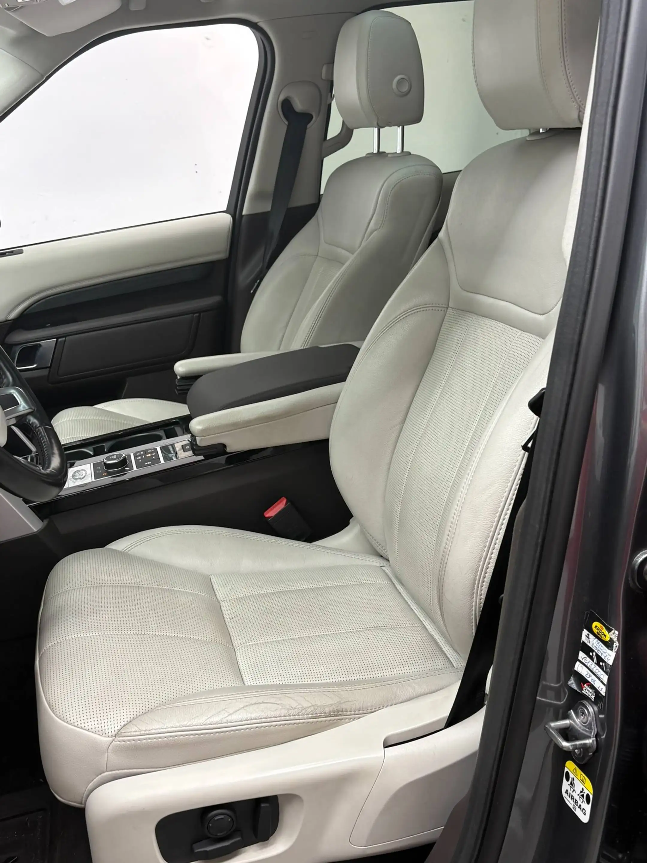 Land Rover Discovery HSE SD4 — photo 7