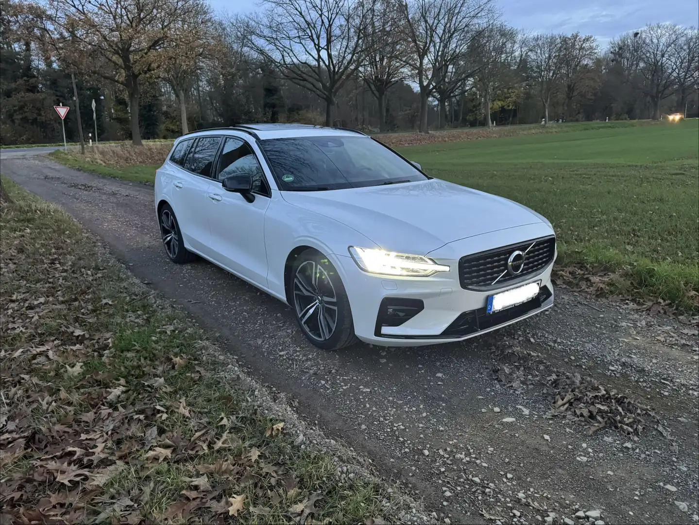 Volvo V60 Weiß - 1
