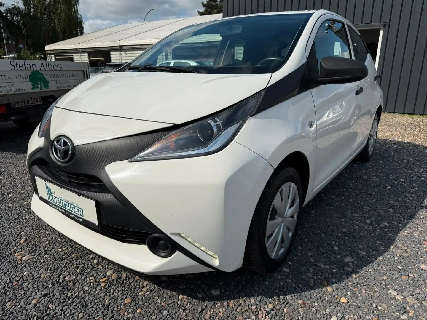 Toyota Aygo 1,0-l-VVT-i x Weiß - 1