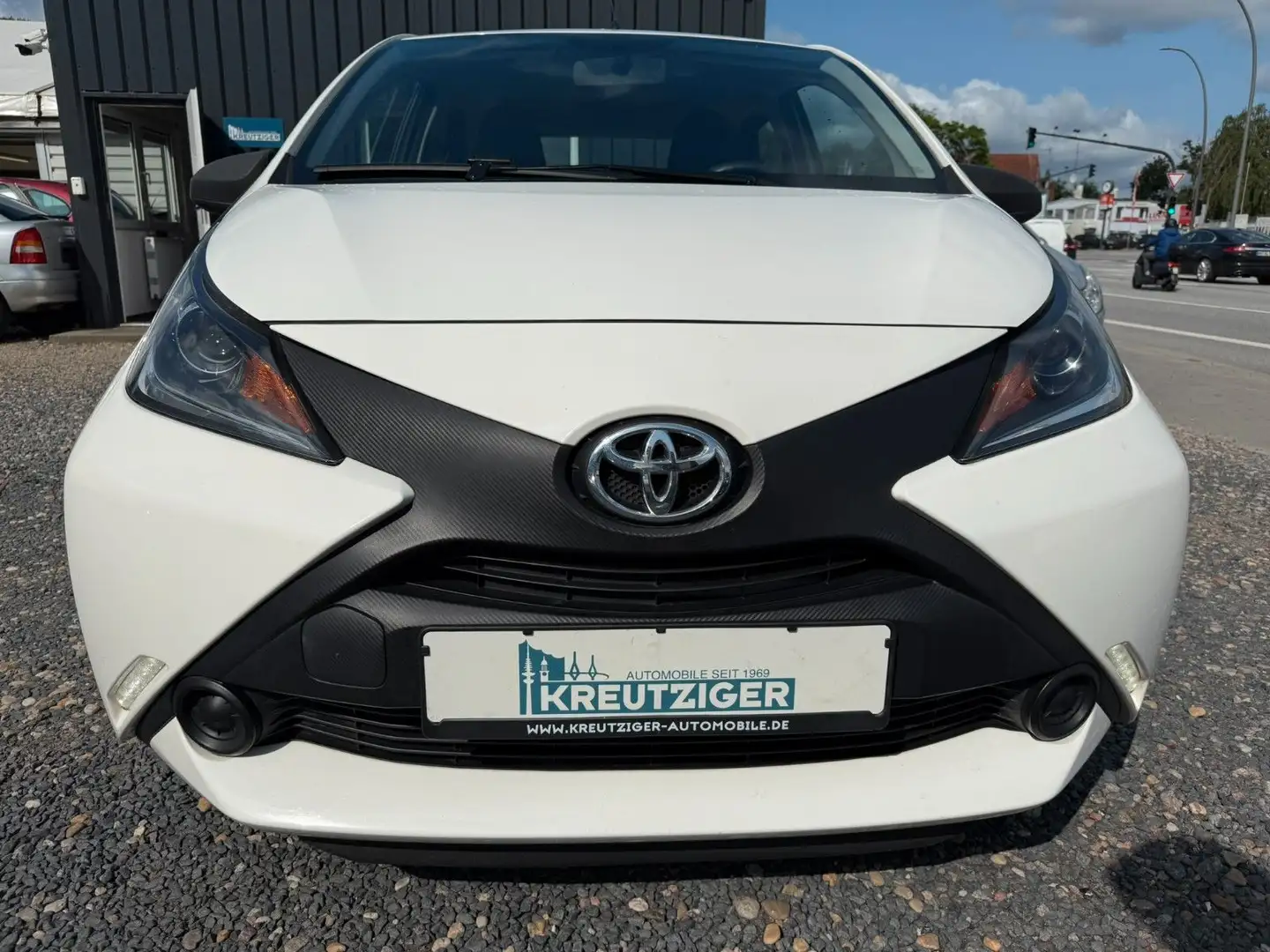 Toyota Aygo 1,0-l-VVT-i x Weiß - 2
