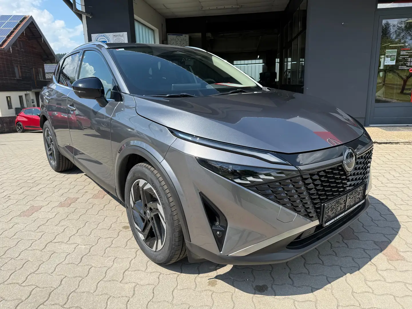 Nissan Qashqai 1,3 DIG-T 4x4 N-Connecta+ Xtronic Finanzg. 39.690, Grau - 1