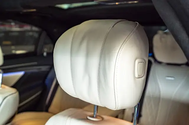 Mercedes-Benz S-Class view 29