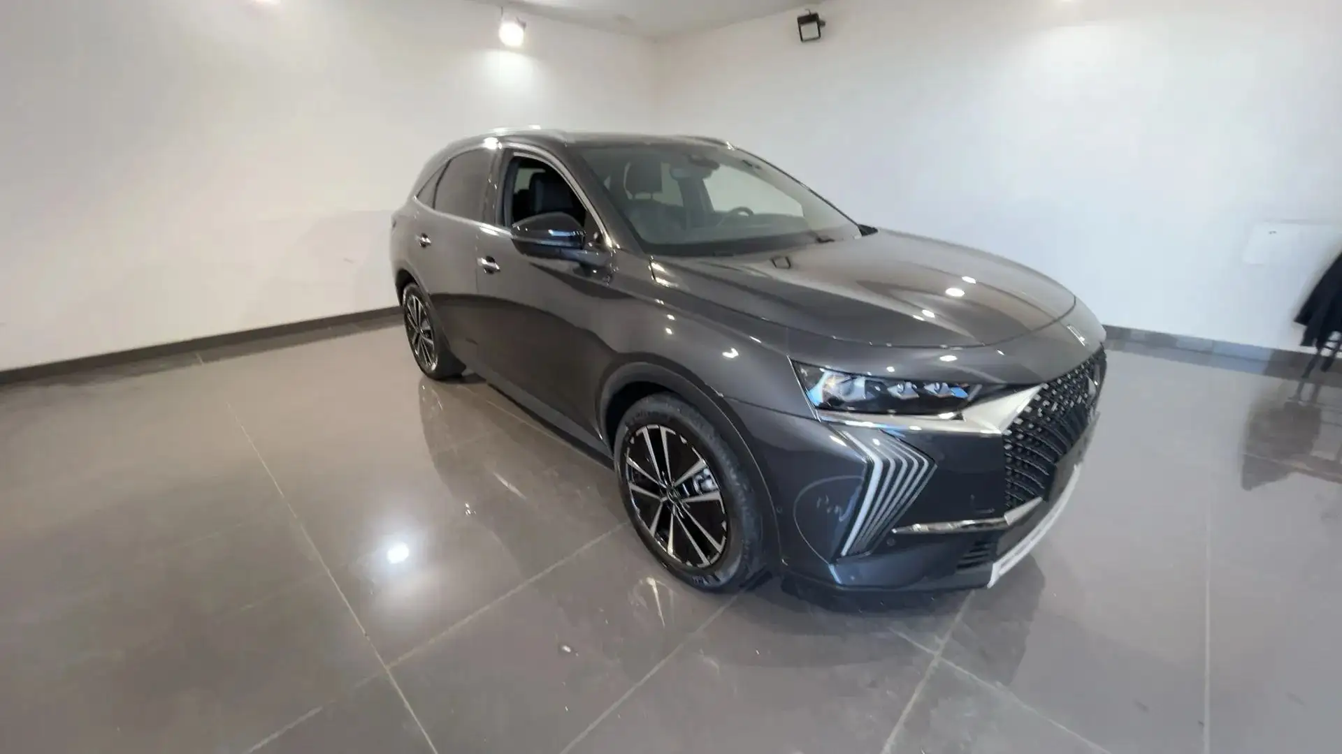 DS Automobiles DS 7 Crossback DS7 1.5 bluehdi Rivoli 130cv auto Grau - 1