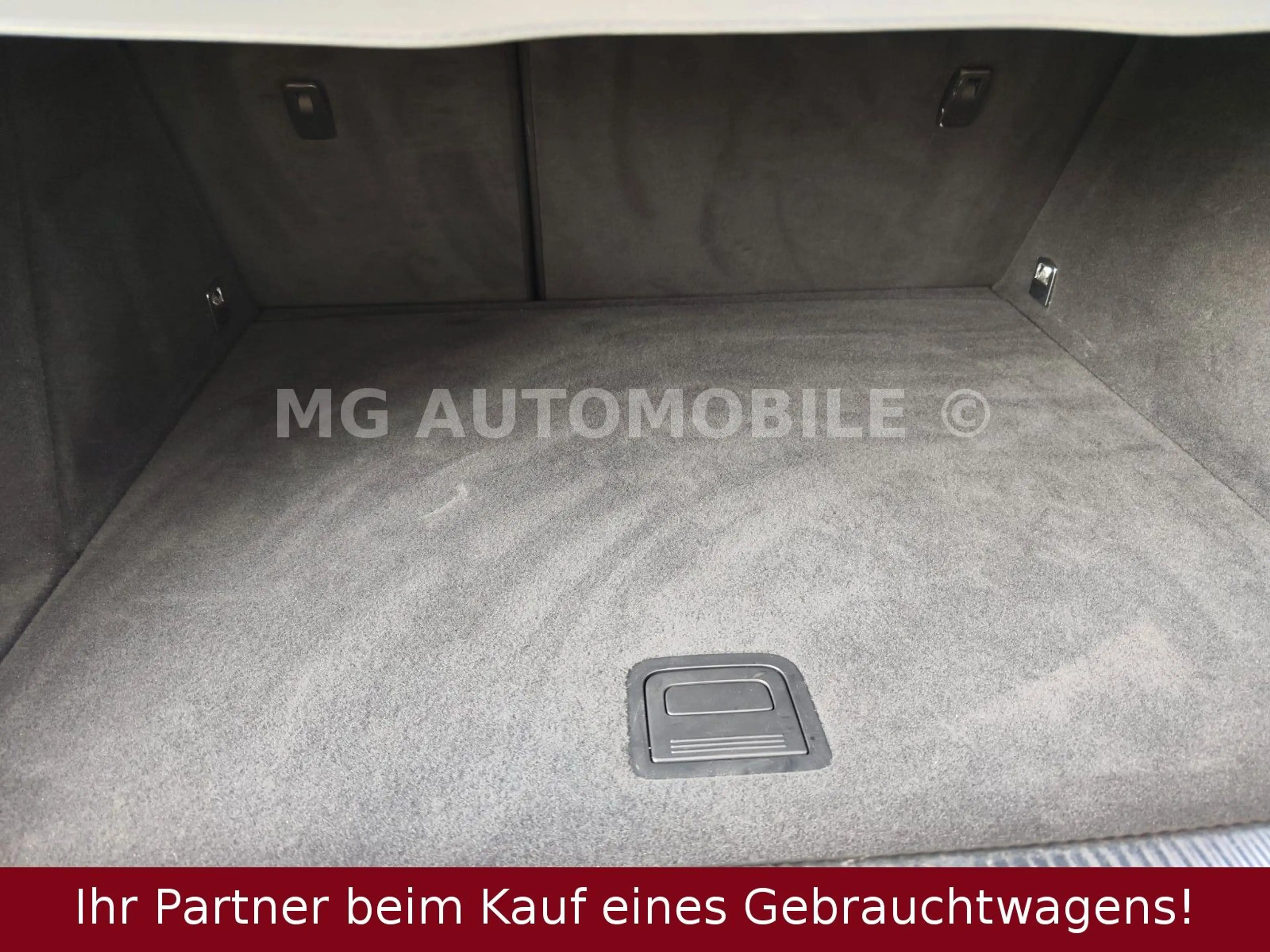Audi Q3 2.0 TDI quattro design schwenkbare AHK LED — photo 11