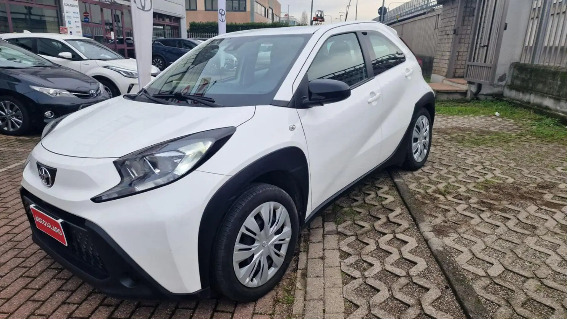 Toyota Aygo X 1.0 72 CV 5p Active - NEOPATENTATI Bianco - 1