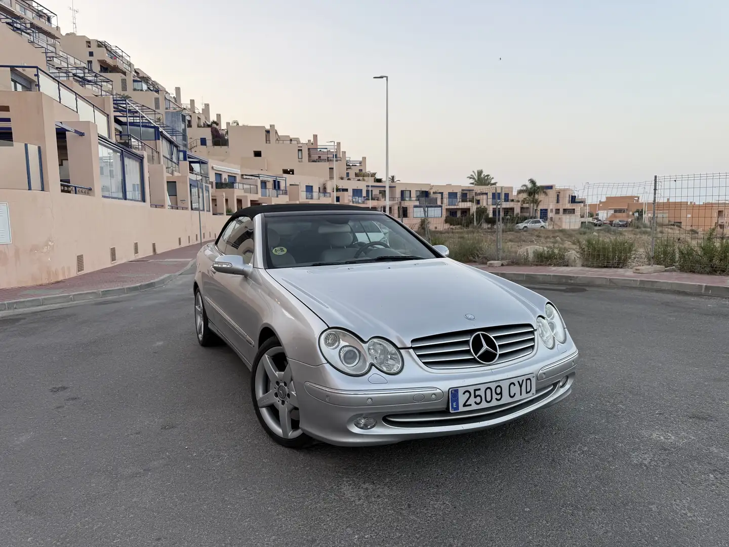Mercedes-Benz CLK Gümüş rengi - 1