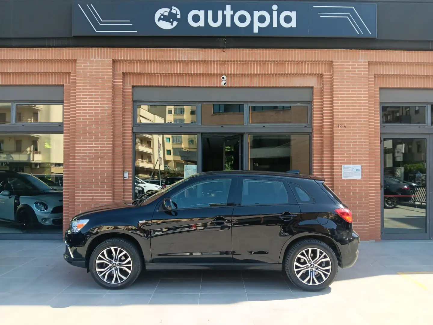 Mitsubishi ASX ASX 1.6 Instyle navi bi-fuel Gpl 2wd my18 Nero - 2