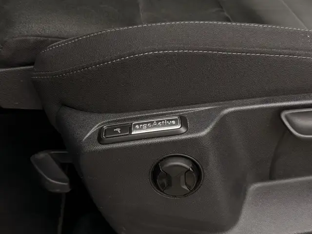 Volkswagen Tiguan view 5