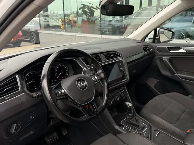 Volkswagen Tiguan view 2