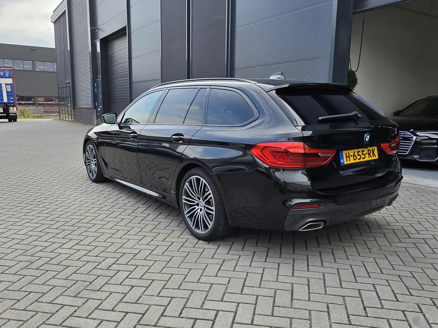 BMW 520 5-serie Touring 520i M Sport | Pano | NL-Auto | H+ Nero - 2