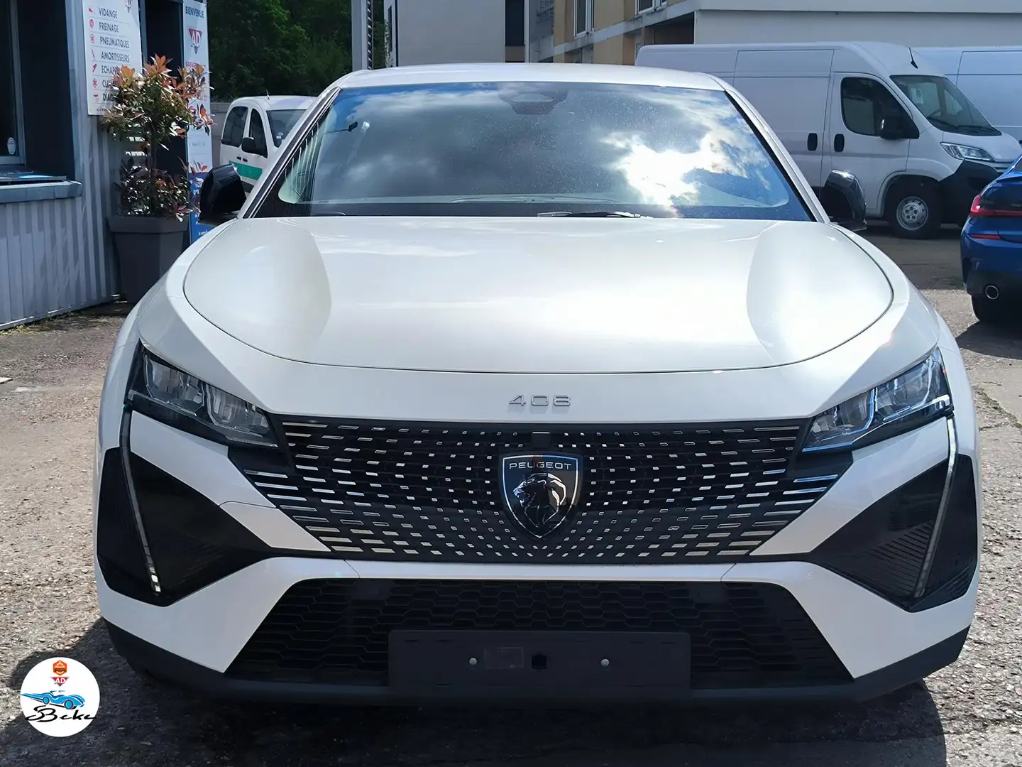 Peugeot 408 130 ch S\u0026amp;S EAT8 Allure Pack SIEGE CHAUFFANT / GPS / CAMERA DE RECUL Weiß - 2