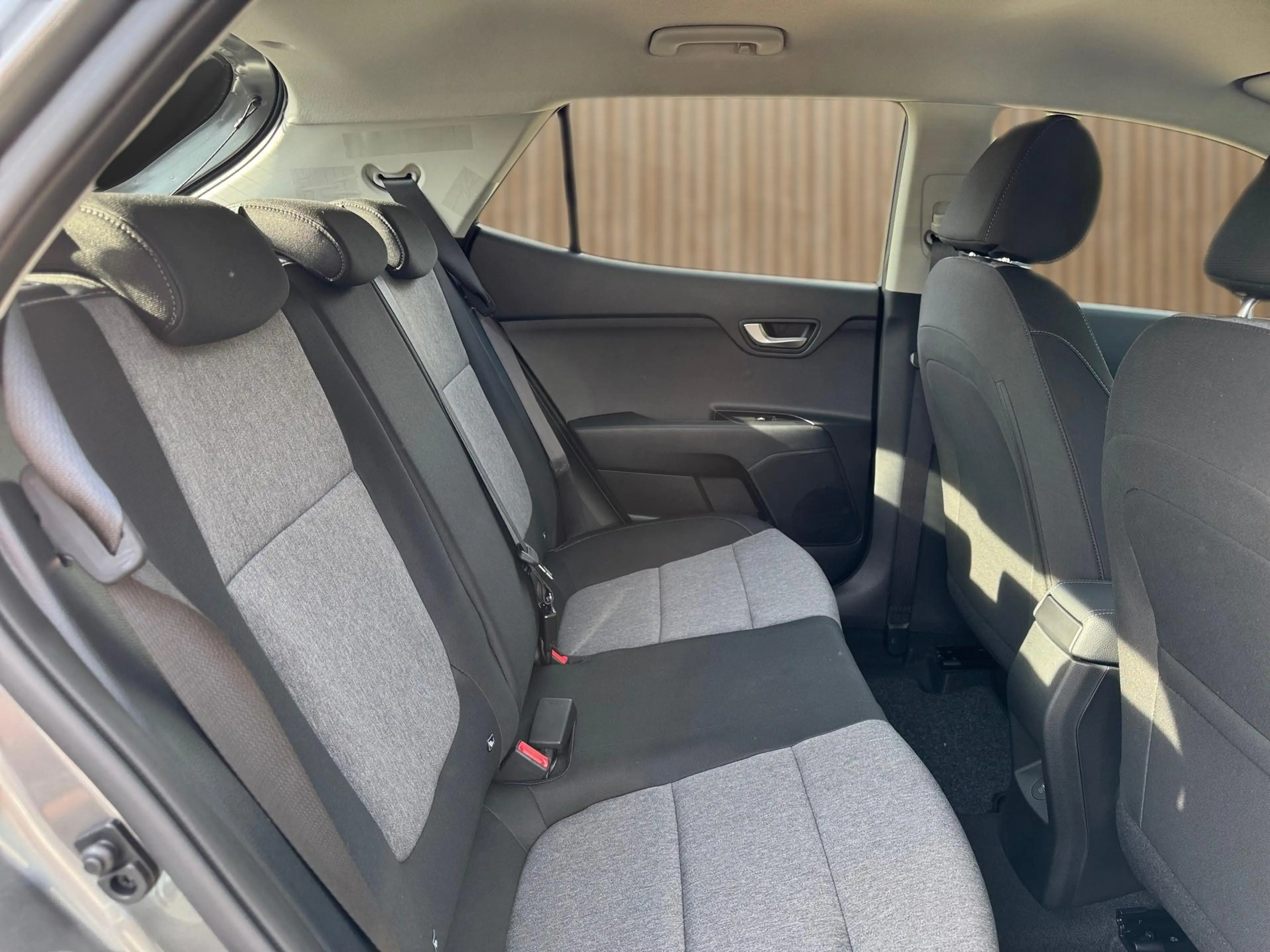 Kia Stonic 1.0 T-GDI DCT Urban — photo 9