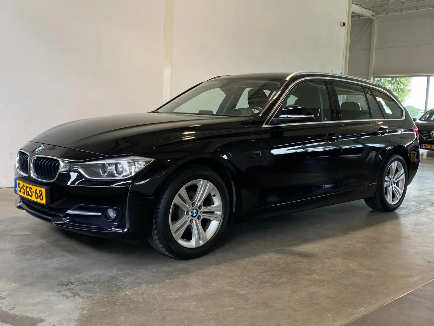 BMW 316 3-serie Touring 316i Executive Sport Zwart - 1