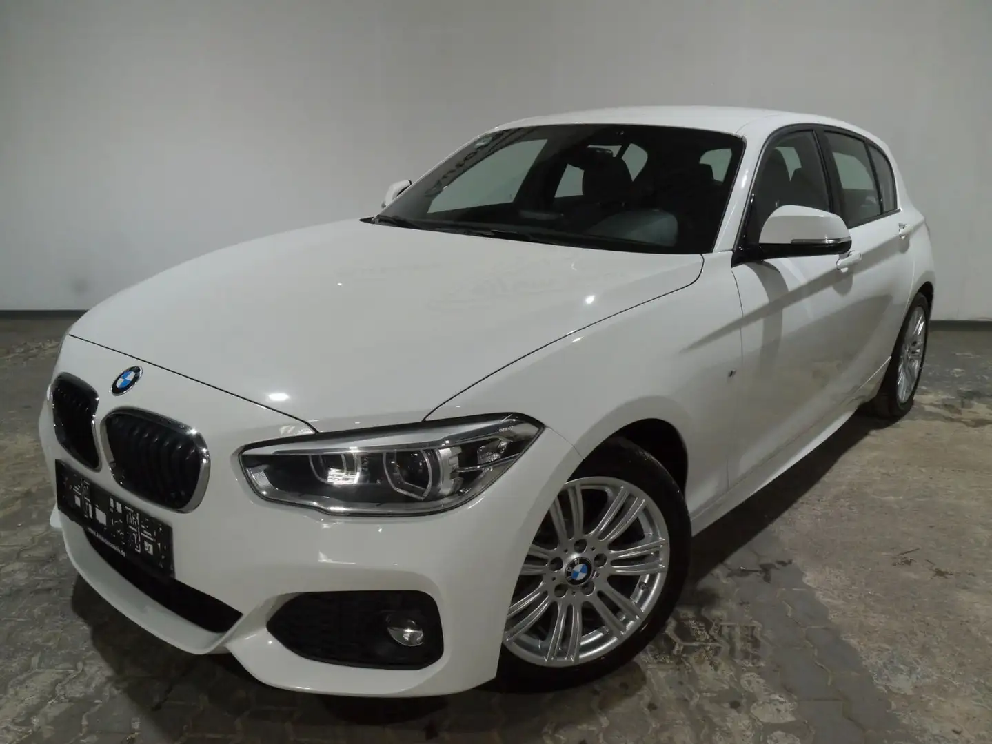BMW 116 d M Sport Navi LED Tempomat Alcantara PDC BT Weiß - 2