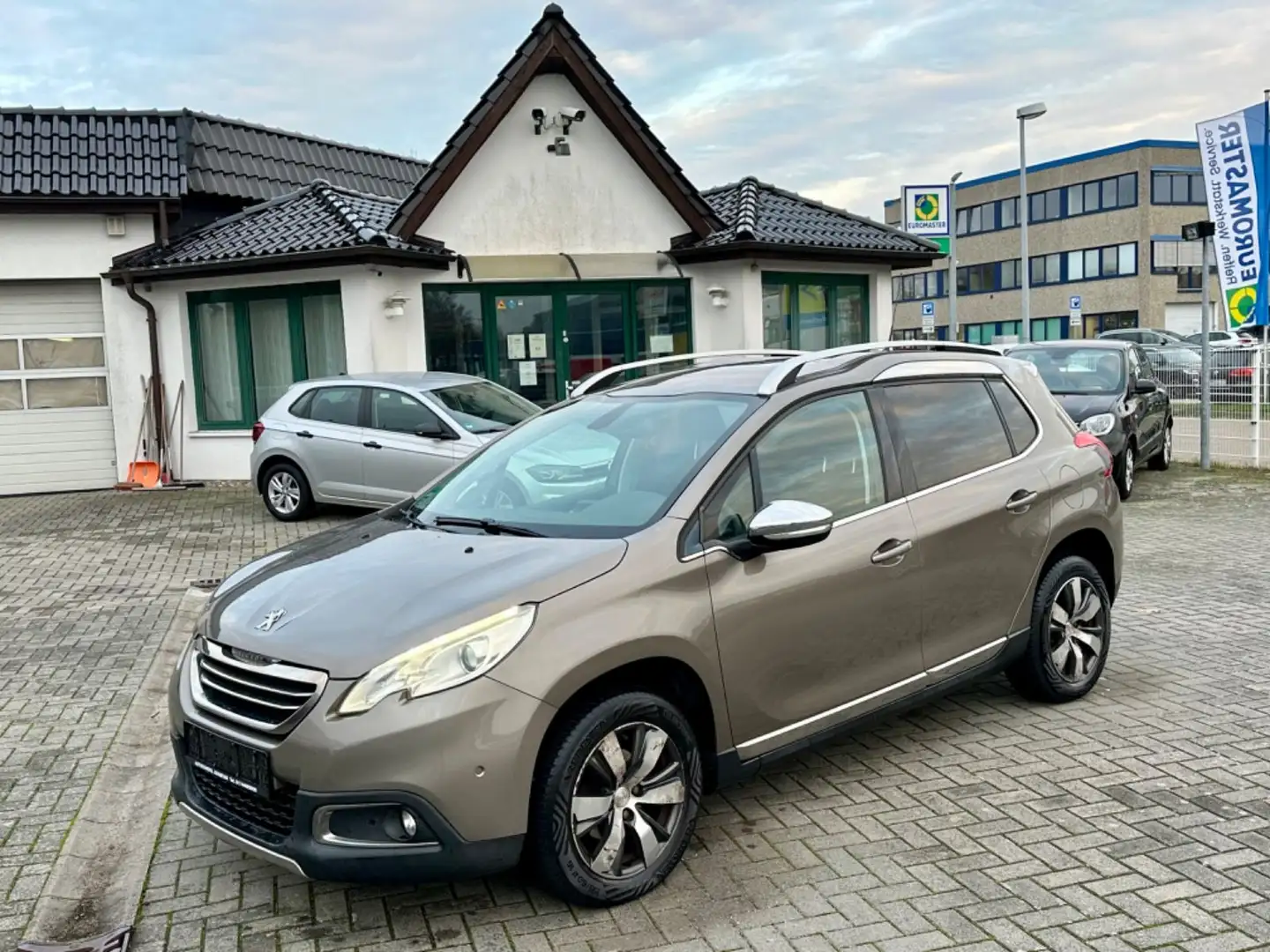 Peugeot 2008 Allure NAVI TEMPOMAT KLIMAAURO PDC SHZ Grijs - 1
