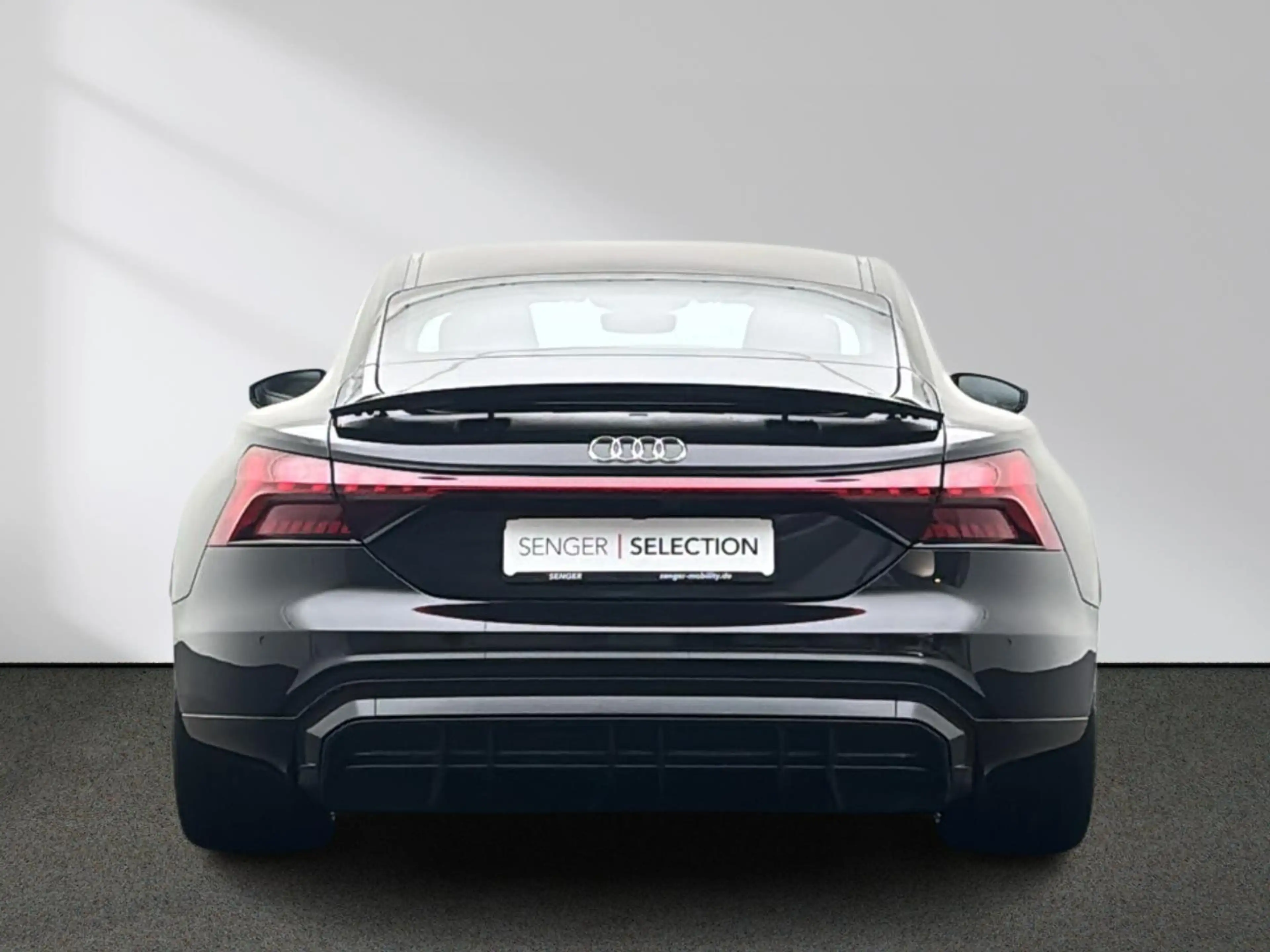 Audi e-tron GT quattro MMI LED Pano — photo 5