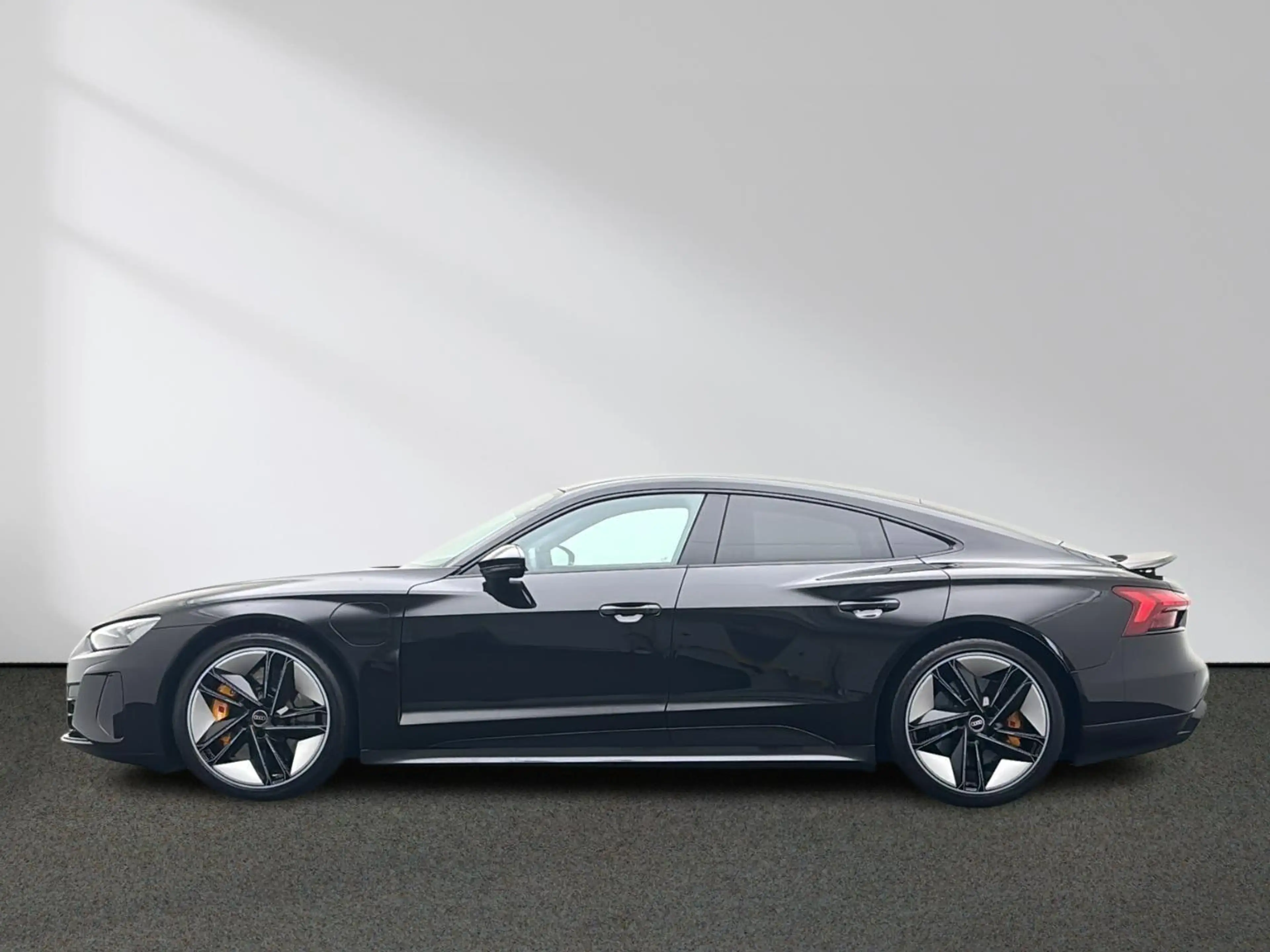Audi e-tron GT quattro MMI LED Pano — photo 2