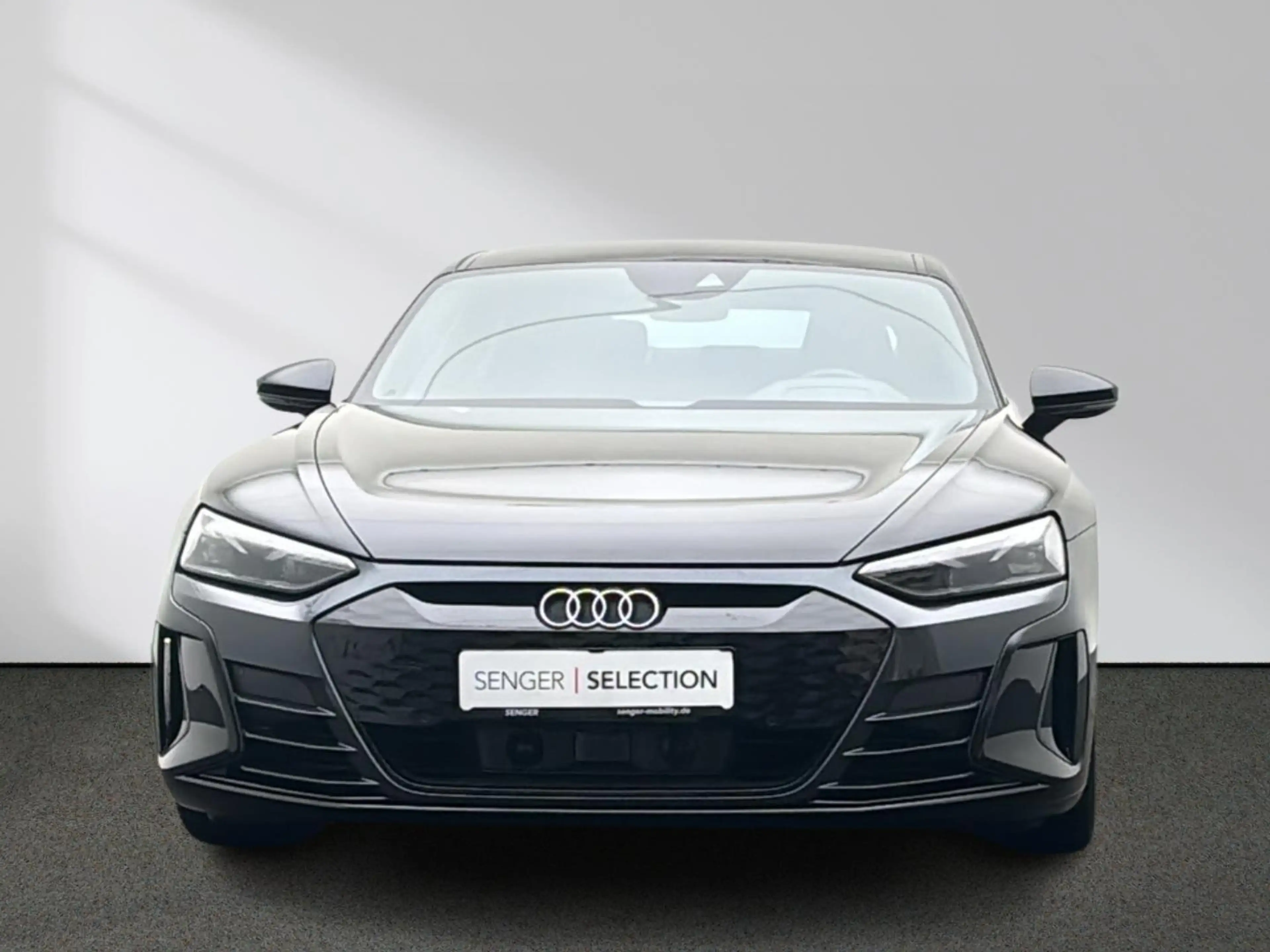 Audi e-tron GT quattro MMI LED Pano — photo 4
