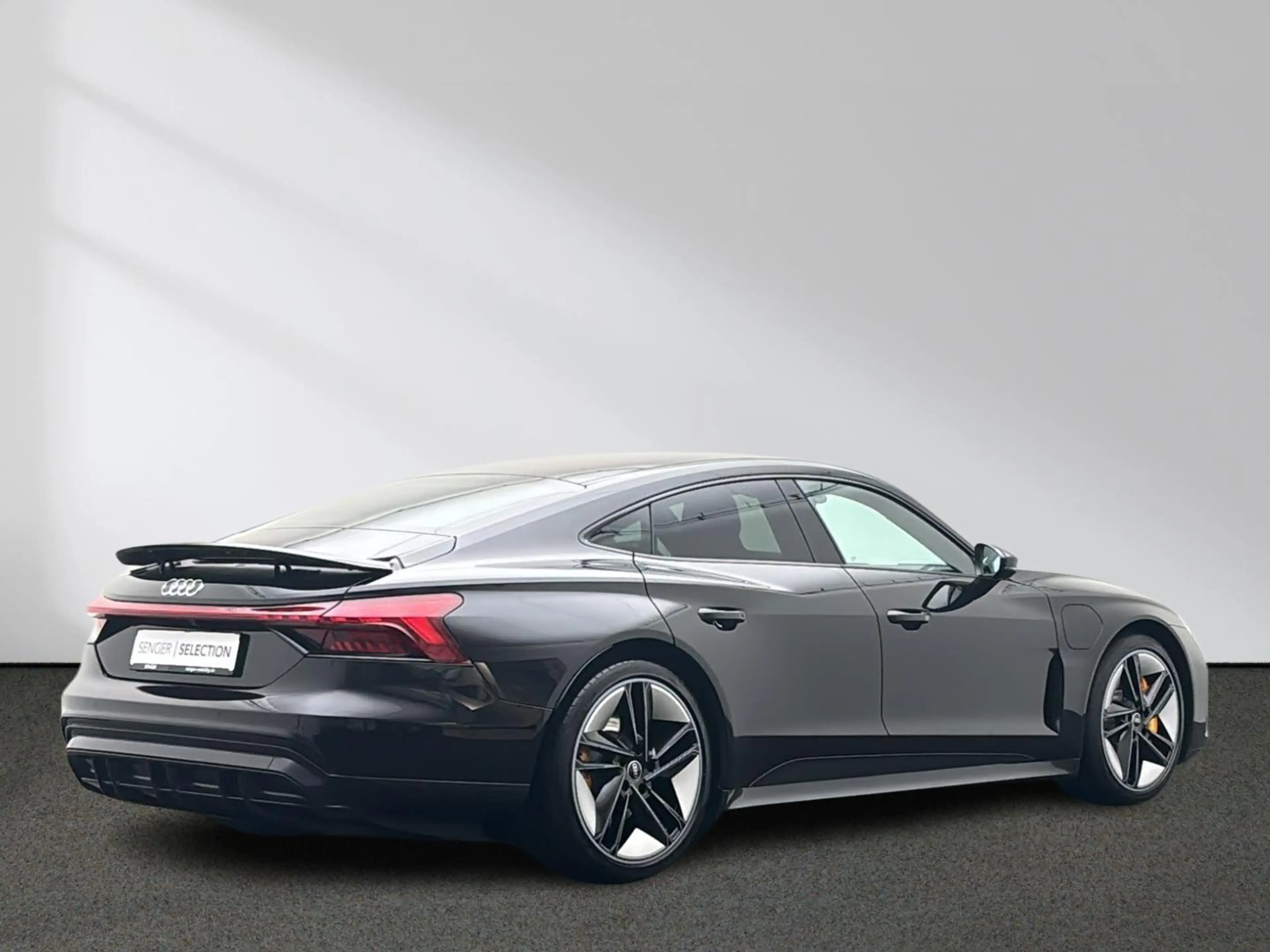 Audi e-tron GT quattro MMI LED Pano — photo 3